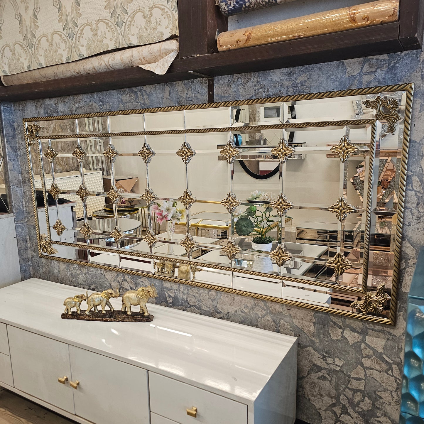 Mirror Victoria