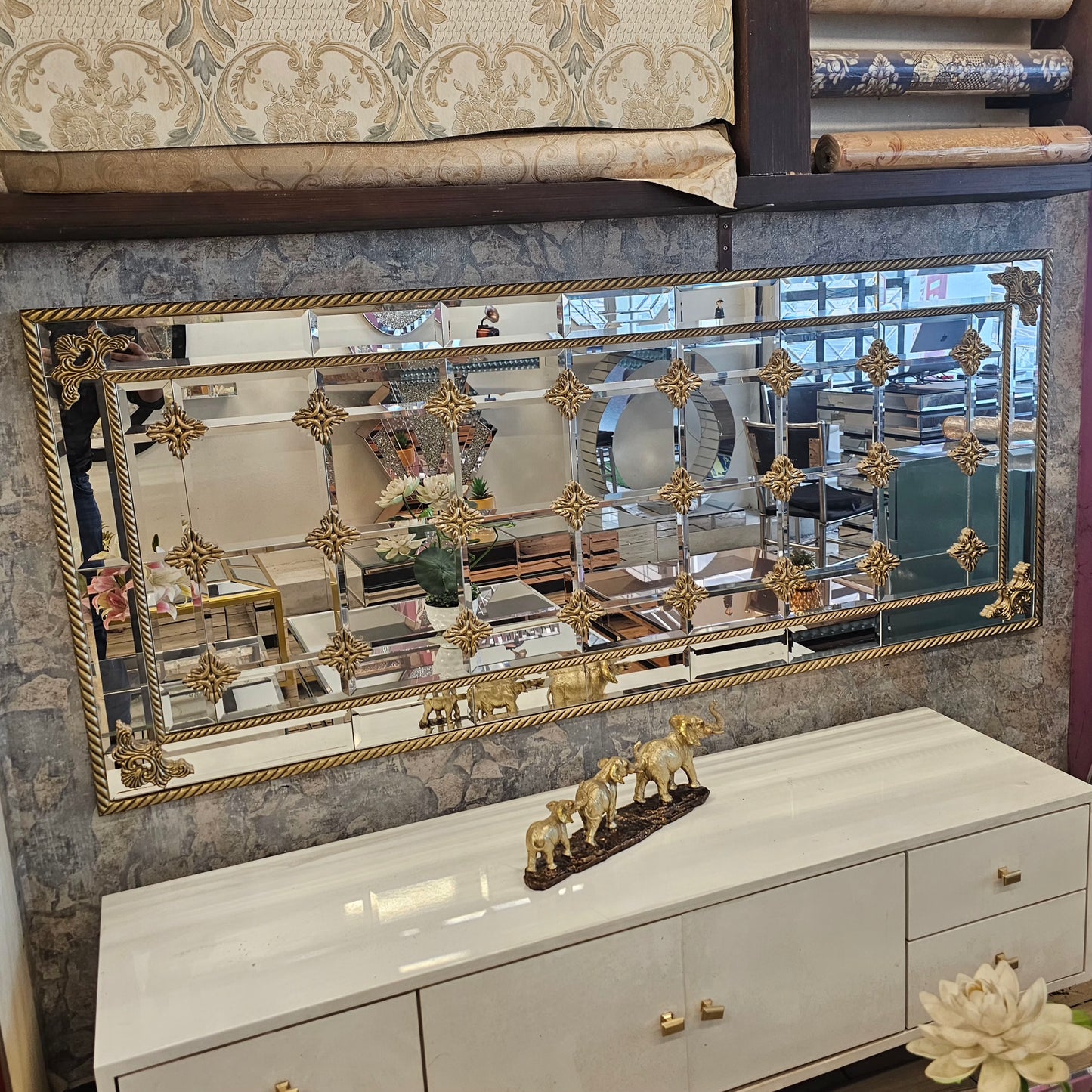 Mirror Victoria