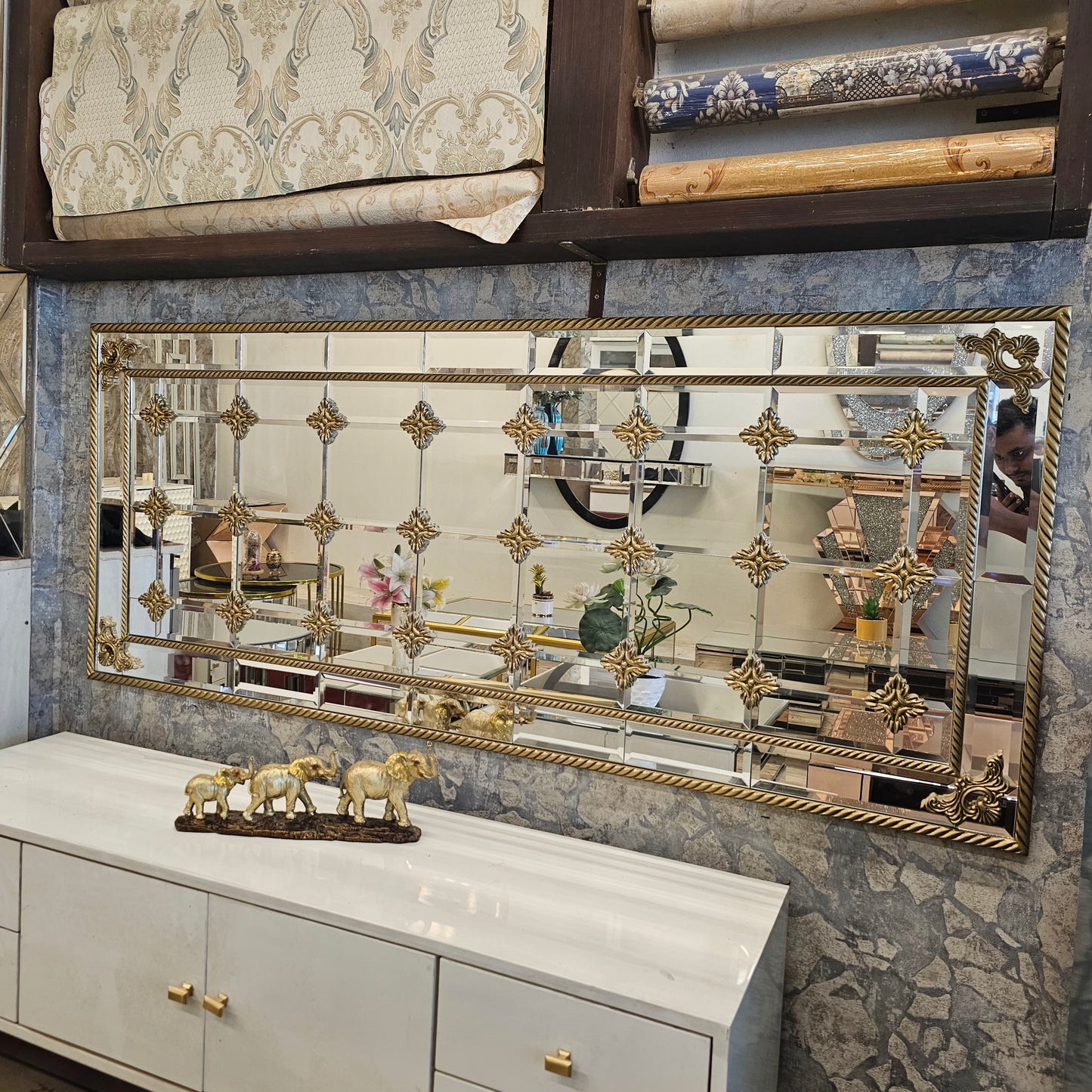 Mirror Victoria