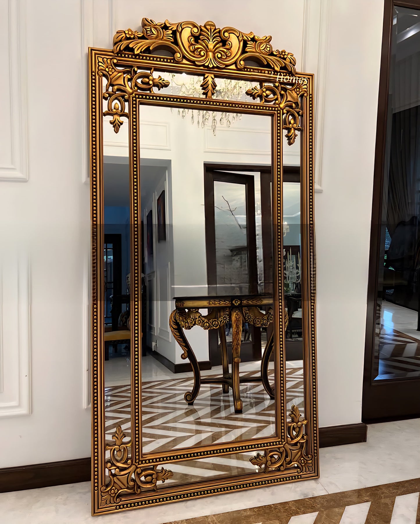 Decorative hanging mirror