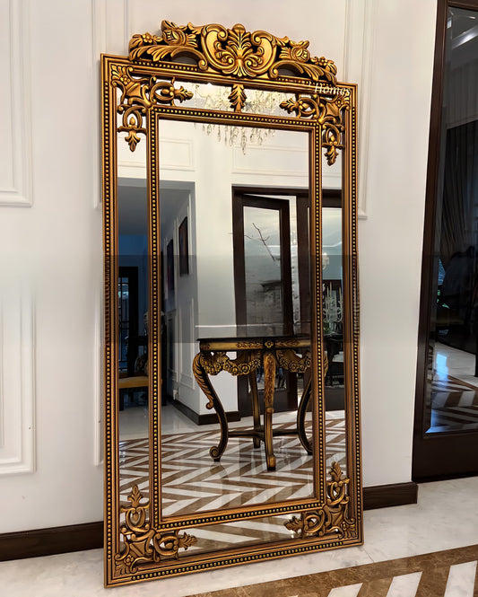 Decorative hanging mirror